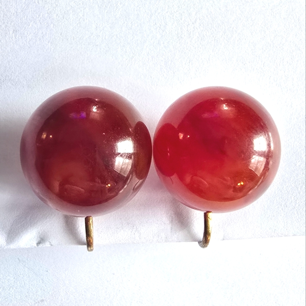 Vintage Bakelite earrings ball red brown orange swirl screwback rockabilly pinup